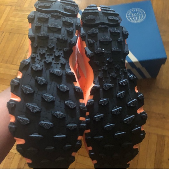 Adidas salmon coloured runners - Picture 7 of 10